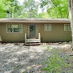 Cozy Gouldsboro Home With Fire Pit In Big Bass Lake!