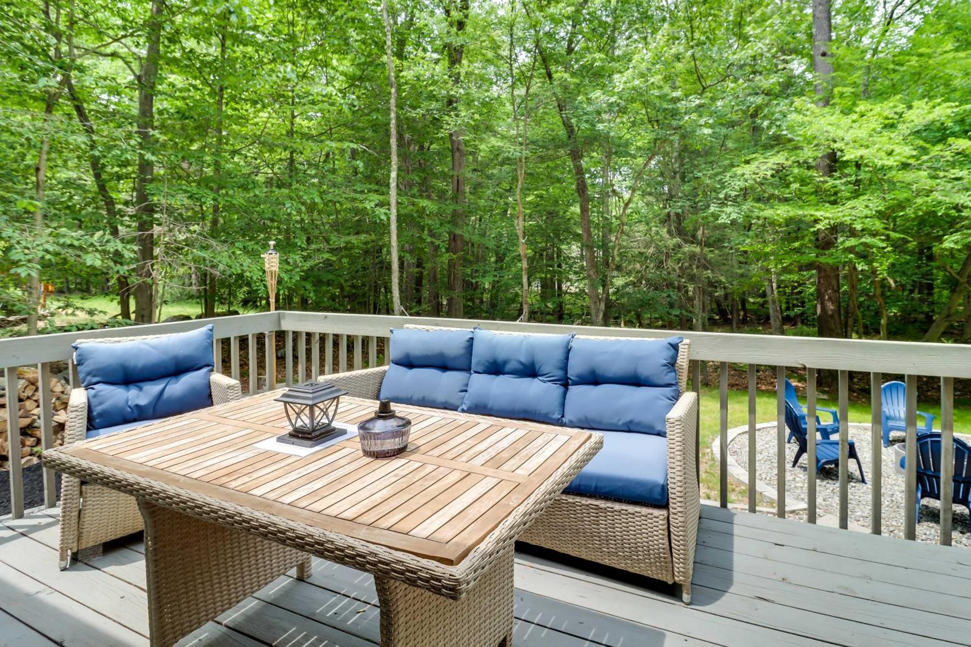 Cozy With Fire Pit In Big Bass Lake! Holiday home Gouldsboro