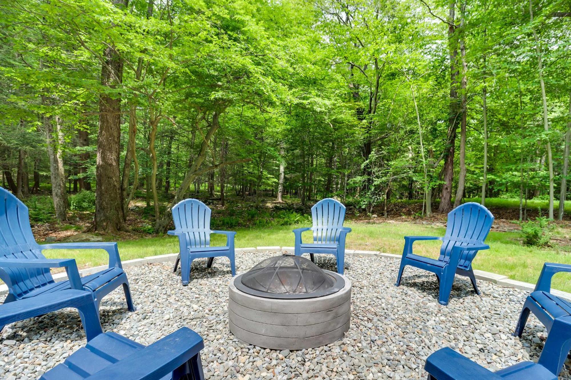 Cozy With Fire Pit In Big Bass Lake! Holiday home Gouldsboro