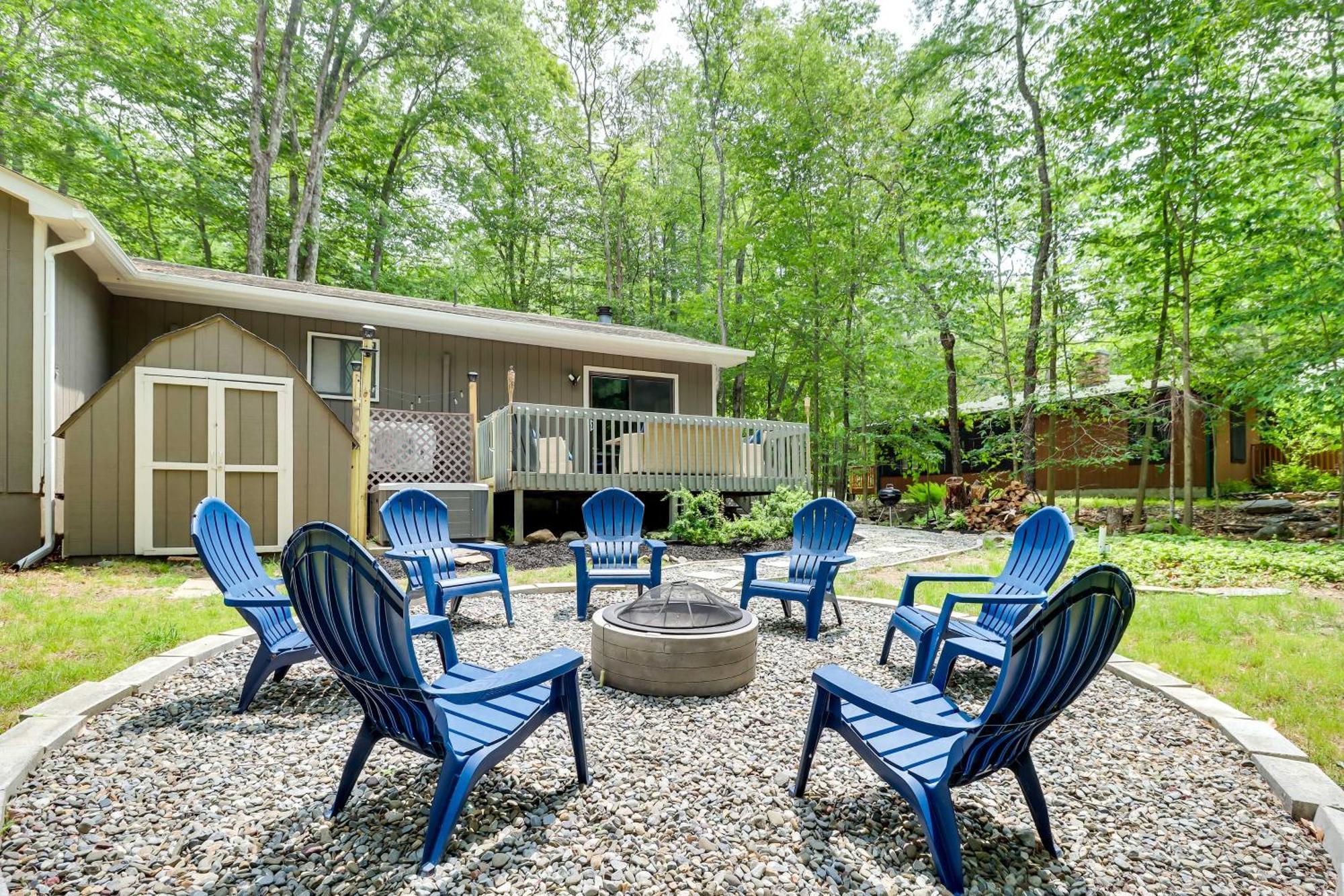 Cozy With Fire Pit In Big Bass Lake! Holiday home Gouldsboro
